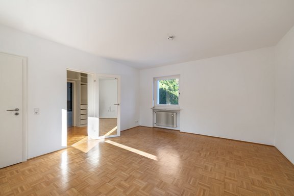 Lichtes Masterschlafzimmer