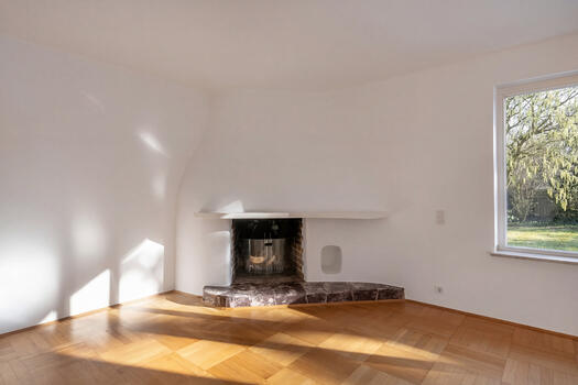 Moments of well-being by the fireplace