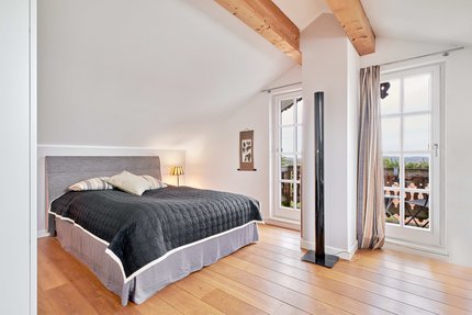 Im Dachgeschoss eröffnen sich wunderbare Blicke bis zu den Alpen