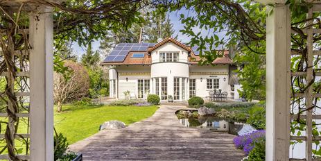 Stylish living: charming villa for families with a large, sunny south-facing garden