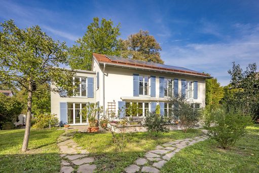 Objektvideo ansehen: Familiendomizil mit Villen-Flair, Gästehaus und Wärmepumpe in Bestlage