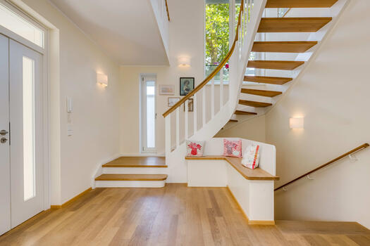 Spacious staircase