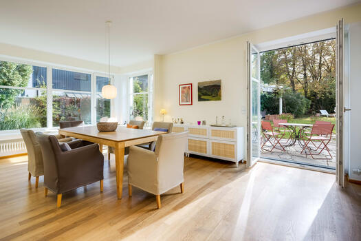 Light-filled rooms