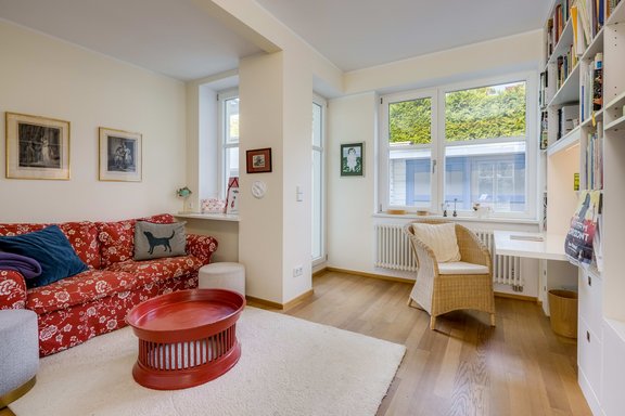 Kombiniertes Arbeits-/TV-Zimmer