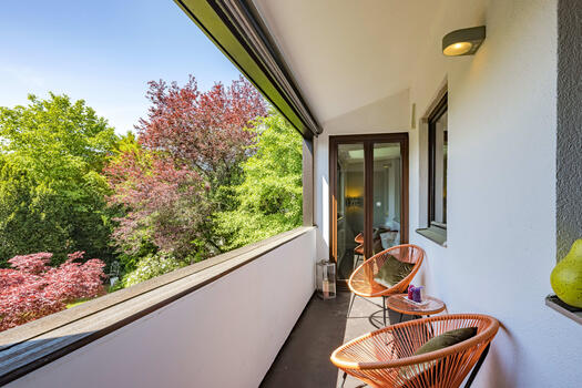 Loggia mit Gartenblick