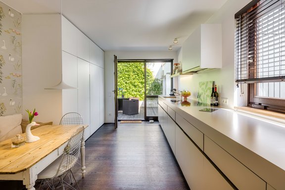 Puristisch gestaltete Küche