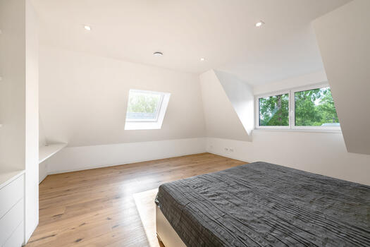 Quiet master area in the roof