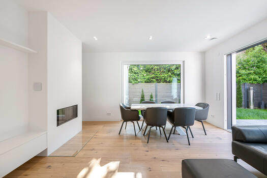Sunny living / dining area
