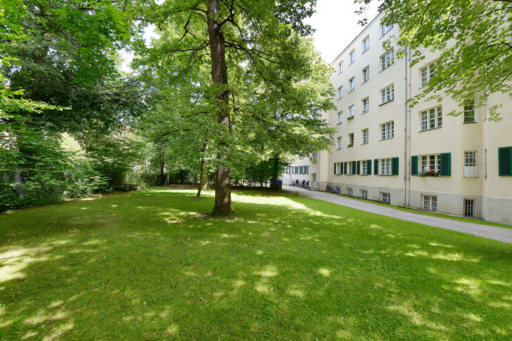 Weitläufiger, grüner Gemeinschaftsgarten