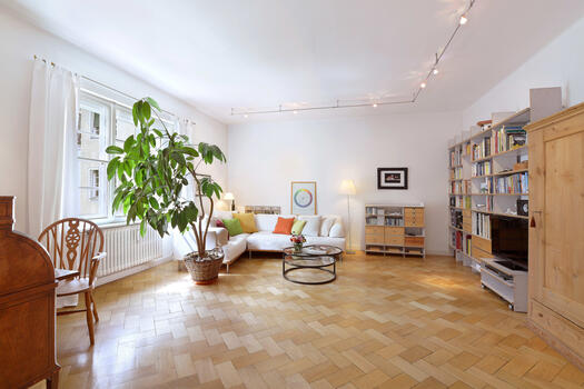 Spacious living room