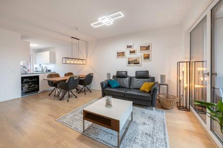 Family-friendly 4-room apartment with high-quality furnishings and loggias