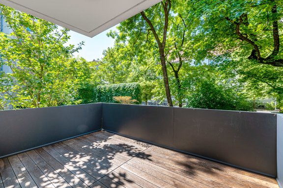 Loggia with view into the green