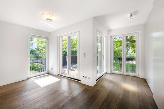 Bedroom with large loggia