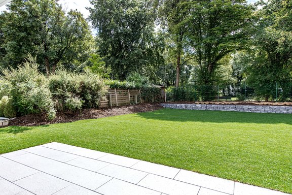 Garten mit Terrasse