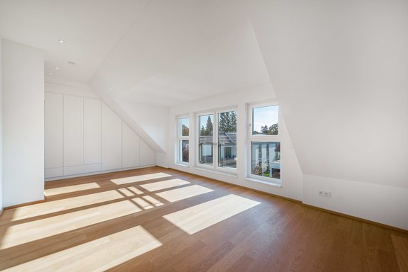 Bedroom with fixtures
