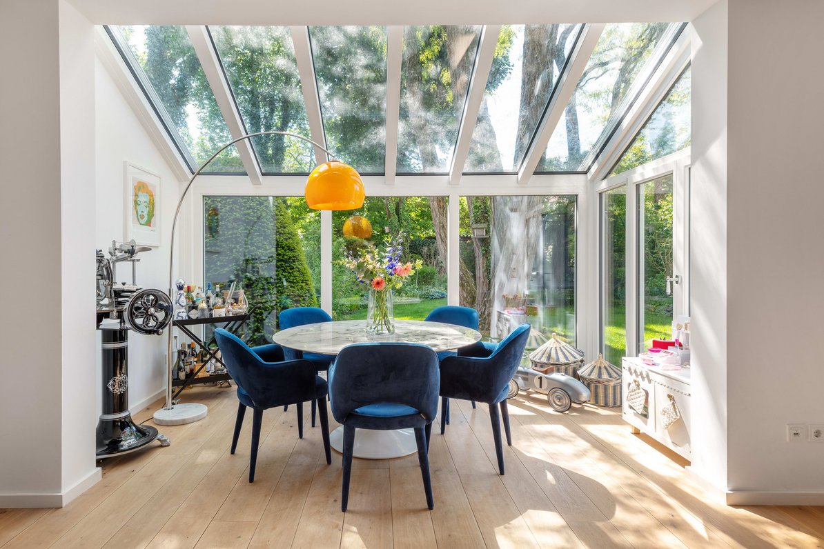 Family corner terraced house