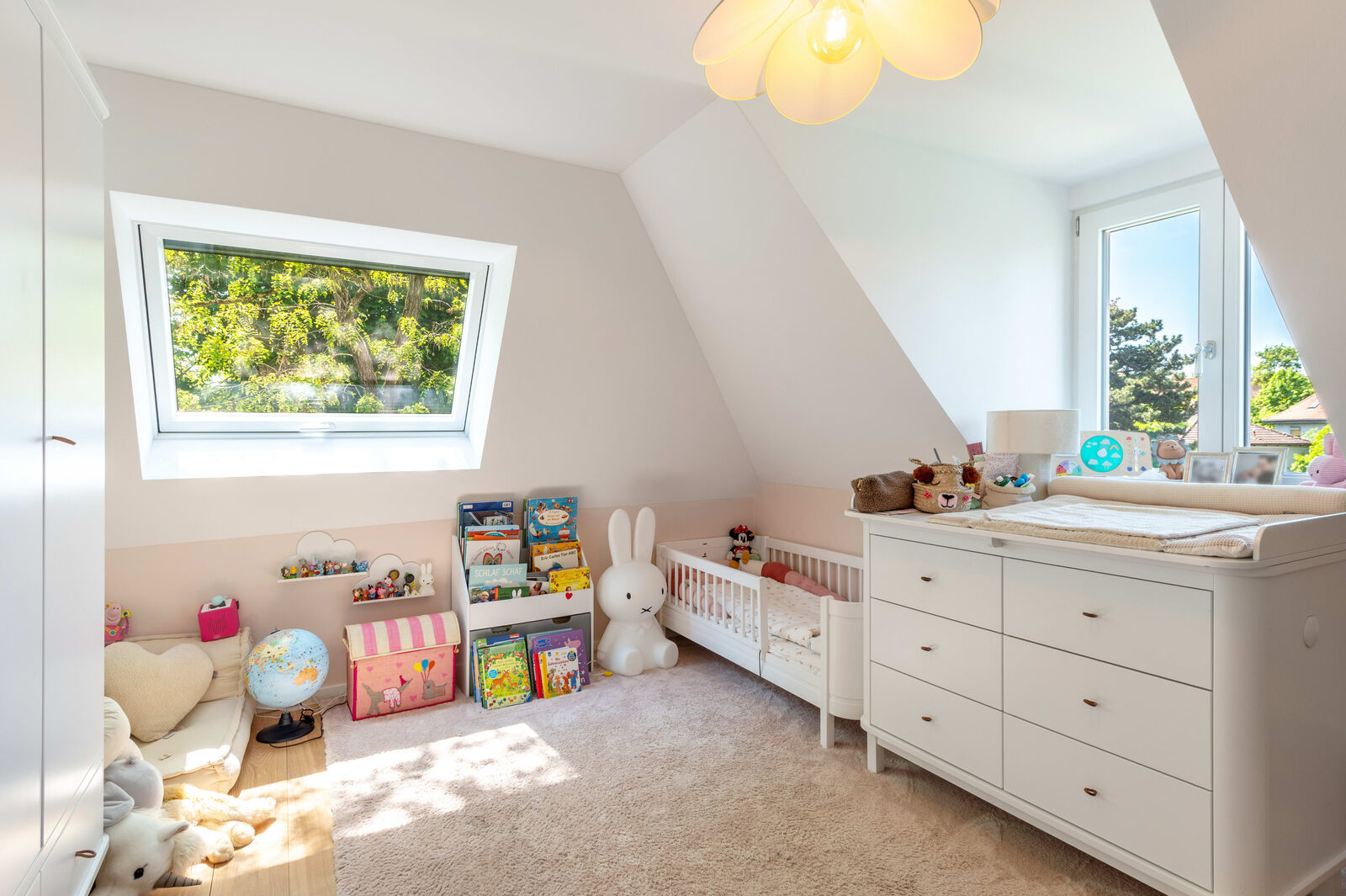 Eins von zwei Kinderzimmern