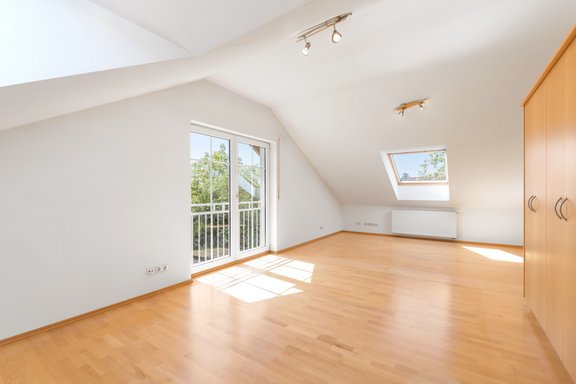 Großzügiges Dachstudio
