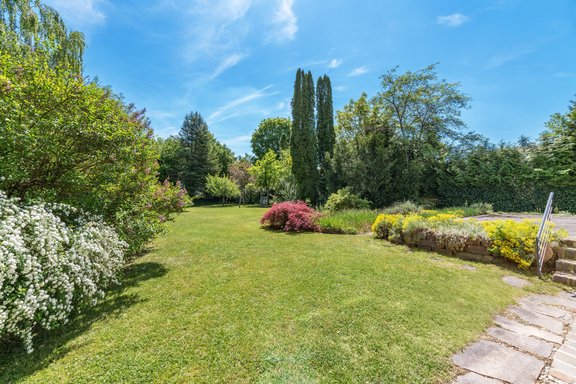 Weitläufiger Traumgarten