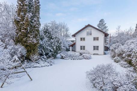 Family-friendly home with enchanting garden and further building rights on the plot