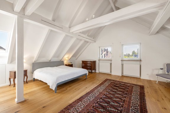 Ruhiges Schlafzimmer im DG