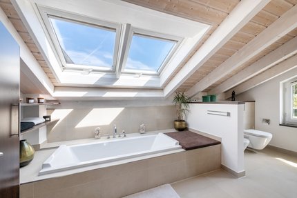 Komfortables, helles Masterbad