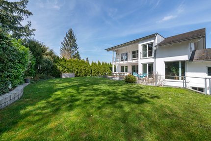 Nahezu uneinsehbarer Garten