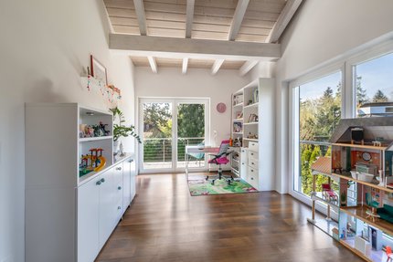 Kinderzimmer mit Maßeinbauten