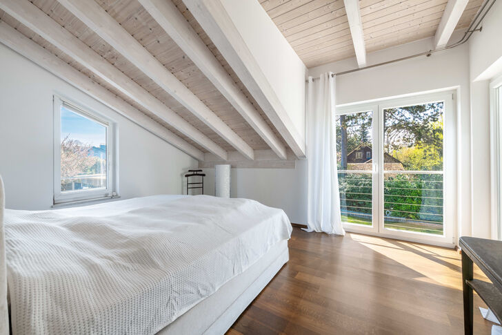 Luftiges Masterschlafzimmer