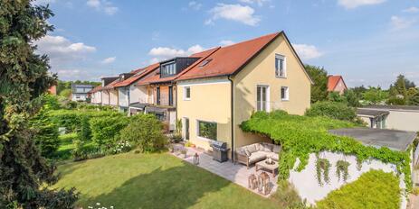 Familienfreundliches Reihenendhaus mit sonnigem Garten zur Neugestaltung