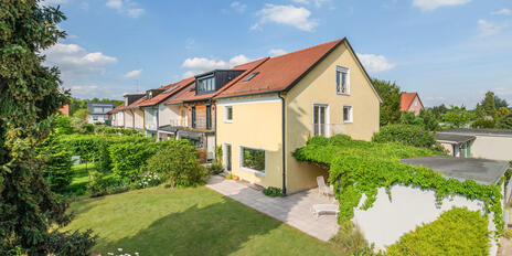 Familienfreundliches Reihenendhaus mit sonnigem Garten  zur Neugestaltung