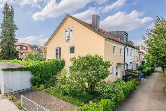 Charming end-of-terrace house