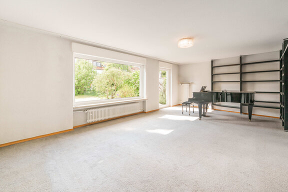Lichterfülltes Wohnzimmer