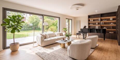 Family-friendly end-of-row house with a sunny garden ready for landscaping