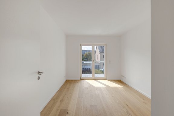 Bright room with balcony