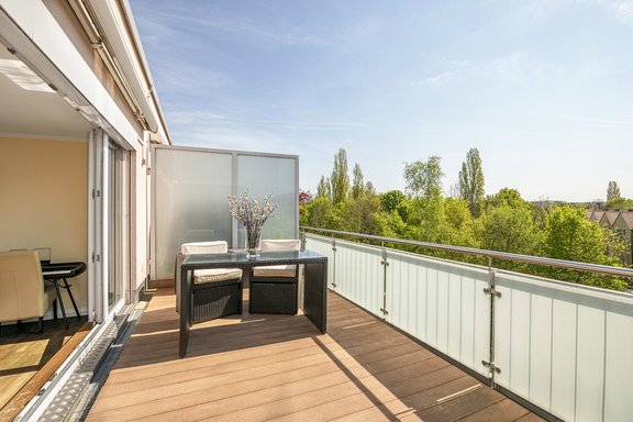 Großzügige Südost-Terrasse