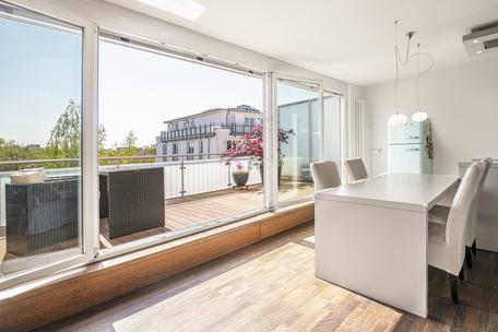 Lichtdurchflutete 4-Zimmer-Maisonette mit Dachterrasse