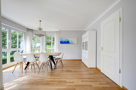 Sunny living / dining area