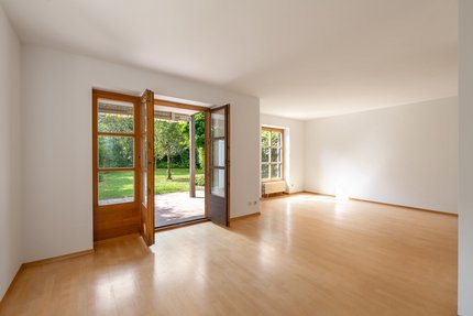 Wohn-/Essbereich mit Zugang zur Südterrasse