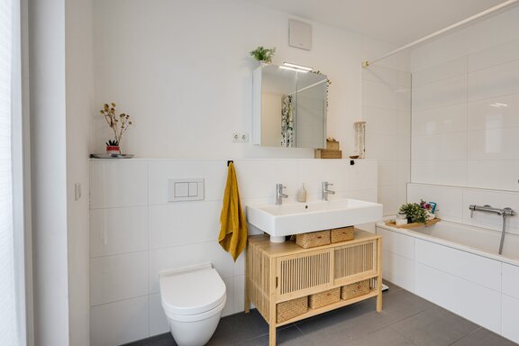 En suite bathroom with natural light