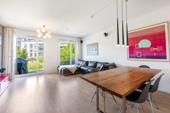 Wohn-Essbereich mit Balkonzugang