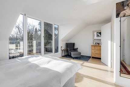 Light-flooded master floor with panoramic views of the greenery