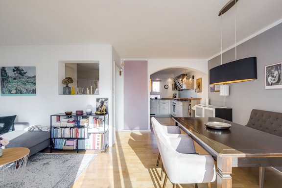 Light flooded living area