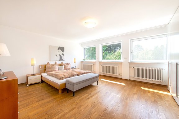 Schlafzimmer mit Gartenblick