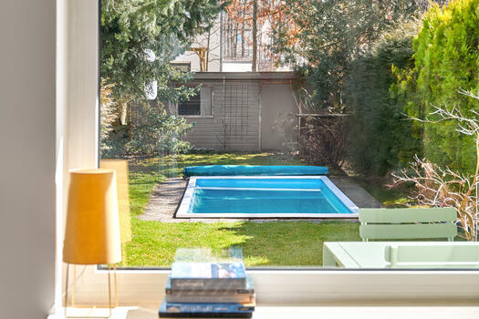 Sunny Outdoor Oasis