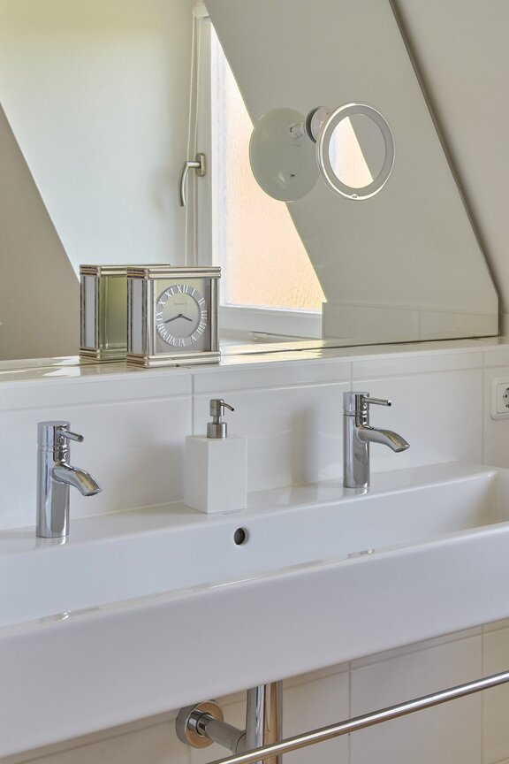 A Timelessly Elegant Bathroom