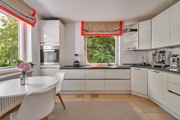 Light-colored built-in kitchen