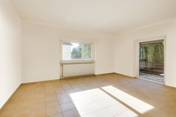 An das Schlafzimmer schließt sich ein Balkon an