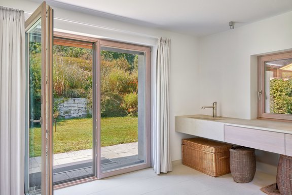 Fließender Garten-Übergang