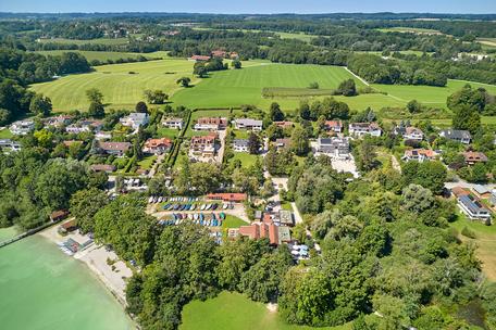 Familienvilla mit Pool, luftigem Strandhausflair, Seeblick, Lift und Einliegerwohnung in Seenähe